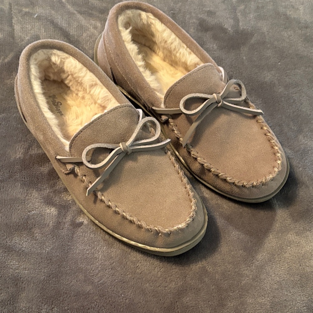 Women's Cozy Grey Suede Slippers